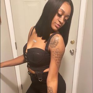 Meet your Posher, Neshia